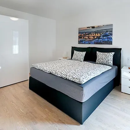 Garden Towers Apartment Prag